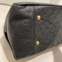 Load image into Gallery viewer, Louis Vuitton Artsy MM Empreinte Noir