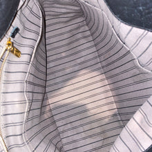 Load image into Gallery viewer, Louis Vuitton Artsy MM Empreinte Noir