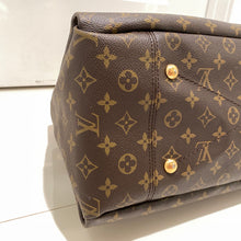 Load image into Gallery viewer, Louis Vuitton Artsy MM Monogram