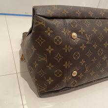 Load image into Gallery viewer, Louis Vuitton Artsy MM Monogram