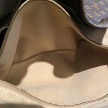 Load image into Gallery viewer, Louis Vuitton Artsy MM Monogram