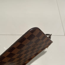 Load image into Gallery viewer, Louis Vuitton Neverfull MM Clutch Pochette