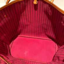 Load image into Gallery viewer, Louis Vuitton Neverfull MM Pivoine