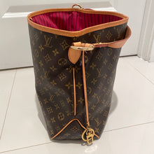Load image into Gallery viewer, Louis Vuitton Delightful MM Pivoine