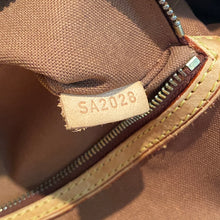Load image into Gallery viewer, Louis Vuitton Batignolles Monogram