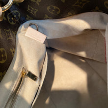 Load image into Gallery viewer, Louis Vuitton Artsy MM Monogram