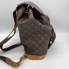 Load image into Gallery viewer, Louis Vuitton Montsouris GM Monogram
