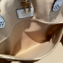 Load image into Gallery viewer, Louis Vuitton Giant Onthego Creme/Green