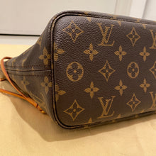 Load image into Gallery viewer, Louis Vuitton Neverfull PM Monogram