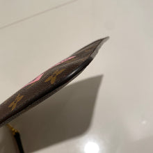 Load image into Gallery viewer, Louis Vuitton Neverull World Tour Clutch