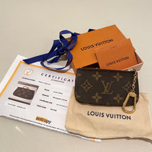 Load image into Gallery viewer, Louis Vuitton Key Pouch Monogram