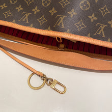 Load image into Gallery viewer, Louis Vuitton Delightful MM Pivoine