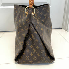 Load image into Gallery viewer, Louis Vuitton Artsy MM Monogram