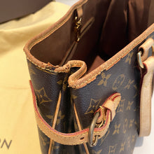 Load image into Gallery viewer, Louis Vuitton Batignolles Monogram