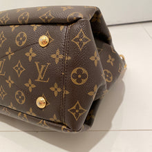 Load image into Gallery viewer, Louis Vuitton Pallas MM Noisette Brown