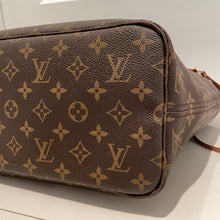 Load image into Gallery viewer, Louis Vuitton Neverfull MM Pivoine