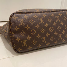 Load image into Gallery viewer, Louis Vuitton Neverfull MM Pivoine
