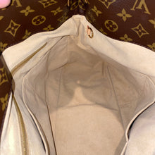 Load image into Gallery viewer, 2018 Louis Vuitton Artsy MM Monogram