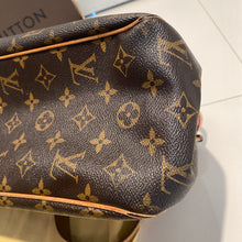 Load image into Gallery viewer, Louis Vuitton Batignolles Monogram