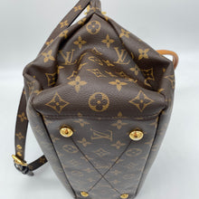 Load image into Gallery viewer, Louis Vuitton Pallas MM Monogram Safran