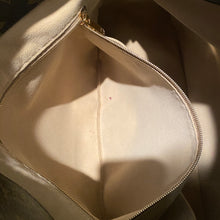 Load image into Gallery viewer, Louis Vuitton Artsy MM Monogram