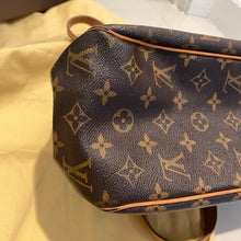 Load image into Gallery viewer, Louis Vuitton Batignolles Monogram
