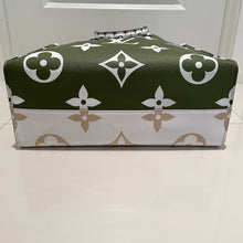 Load image into Gallery viewer, Louis Vuitton Giant Onthego Creme/Green
