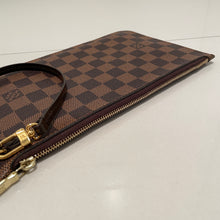 Load image into Gallery viewer, Louis Vuitton Neverfull MM Clutch Pochette
