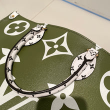 Load image into Gallery viewer, Louis Vuitton Giant Onthego Creme/Green