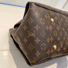 Load image into Gallery viewer, Louis Vuitton Artsy MM Monogram