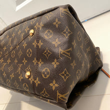 Load image into Gallery viewer, Louis Vuitton Artsy MM Monogram