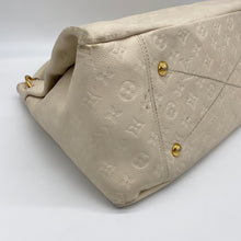 Load image into Gallery viewer, Louis Vuitton Artsy MM Empreinte Neige