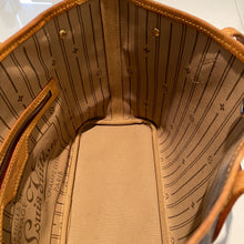 Load image into Gallery viewer, Louis Vuitton Neverfull PM Monogram