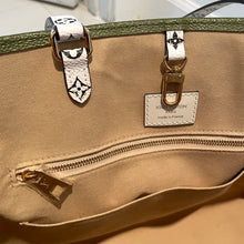 Load image into Gallery viewer, Louis Vuitton Giant Onthego Creme/Green