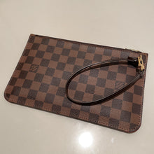 Load image into Gallery viewer, Louis Vuitton Neverfull MM Clutch Pochette