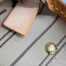 Load image into Gallery viewer, Louis Vuitton Neverfull PM Monogram