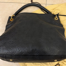 Load image into Gallery viewer, Louis Vuitton Artsy MM Empeinte Noir Black