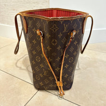 Load image into Gallery viewer, Louis Vuitton Neverfull MM and Clutch