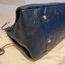 Load image into Gallery viewer, Louis Vuitton Artsy MM Empeinte Noir Black