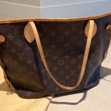 Load image into Gallery viewer, Louis Vuitton Neverfull MM Monogram