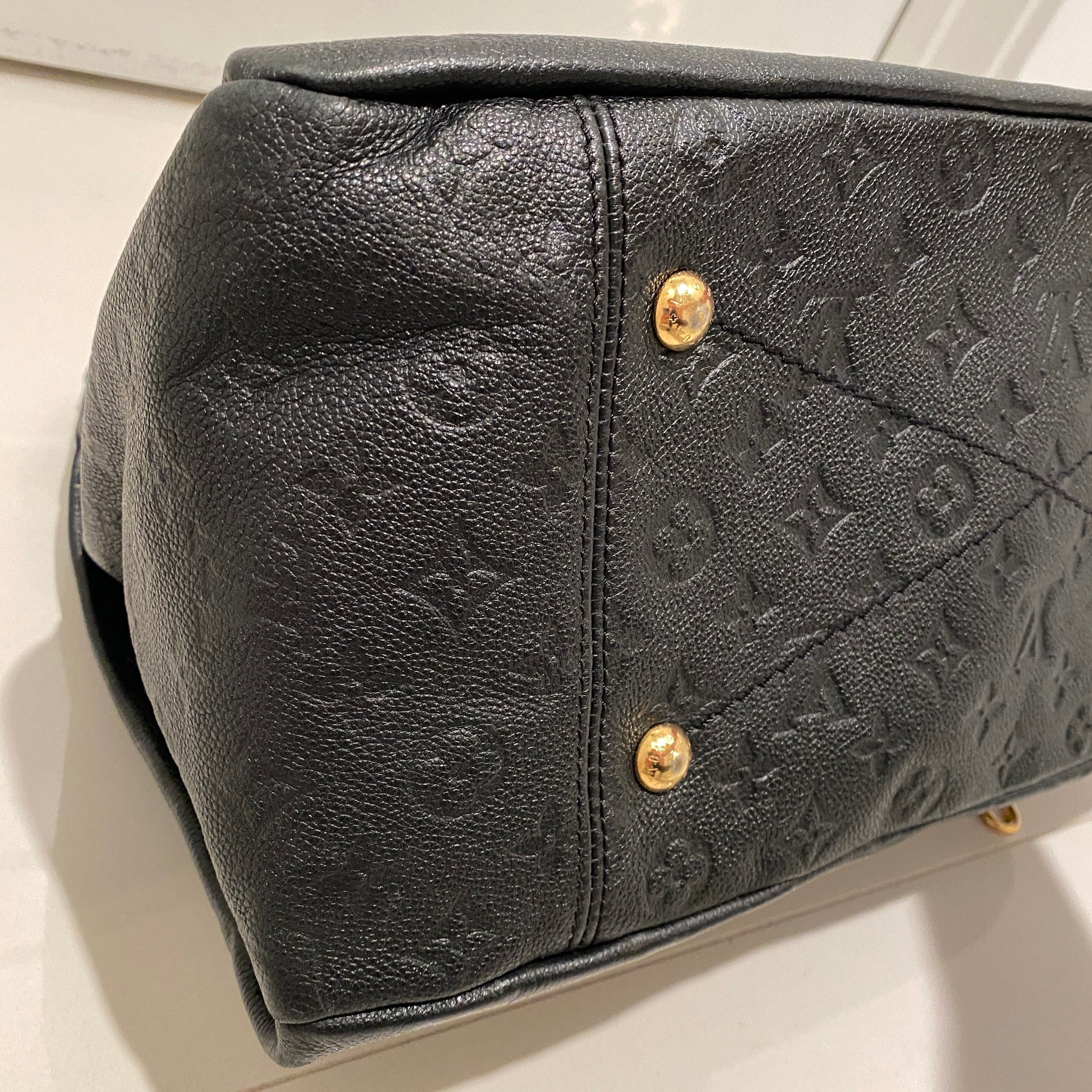 Louis Vuitton Artsy MM Empeinte Noir Black – Luxi Bags