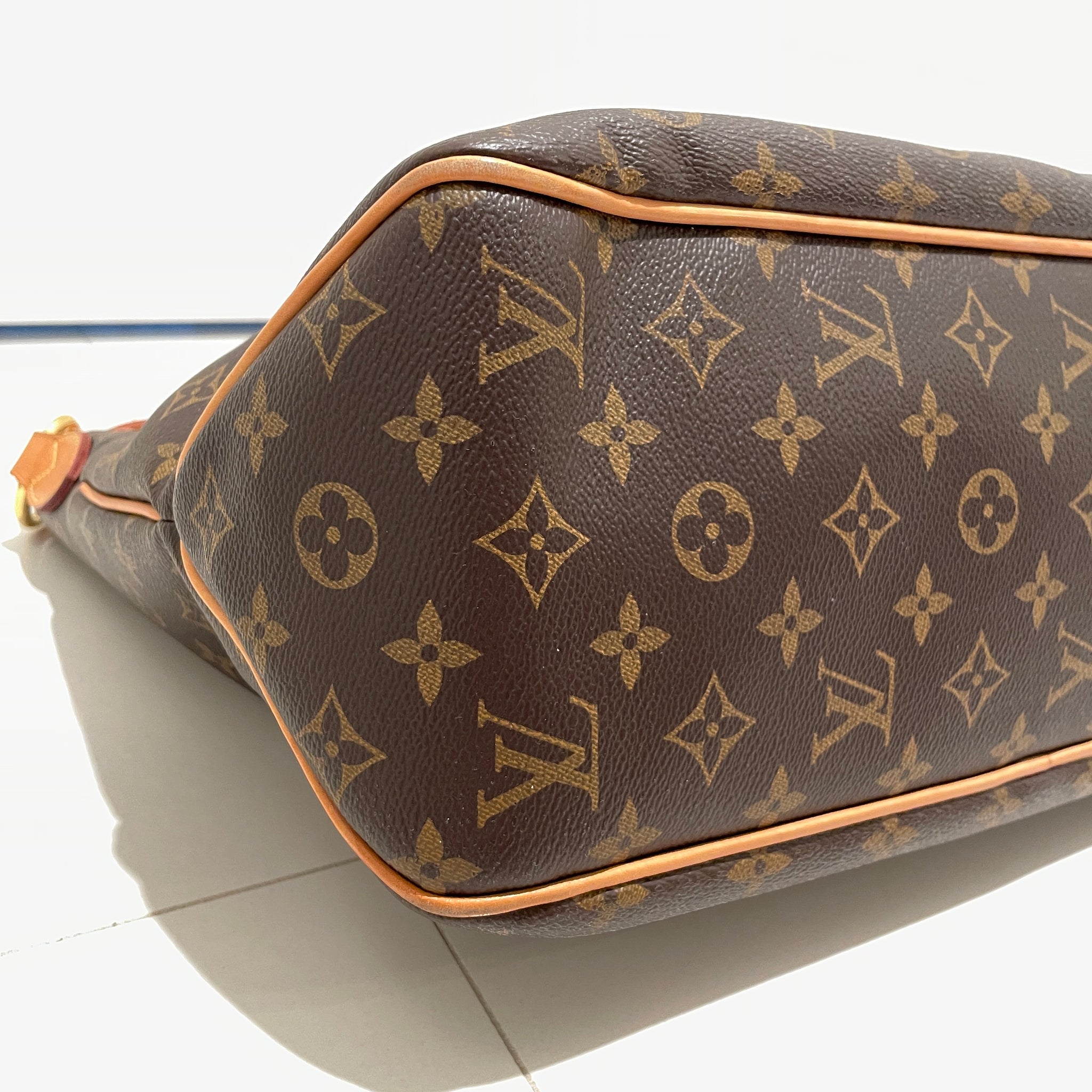 Louis Vuitton Delightful MM Monogram Tote with Pivone - A World Of