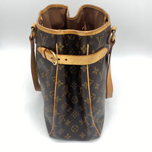 Load image into Gallery viewer, Louis Vuitton Batignolles Vertical Monogram
