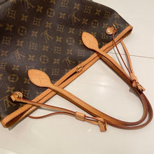 Load image into Gallery viewer, Louis Vuitton Nevefull PM Pivoine
