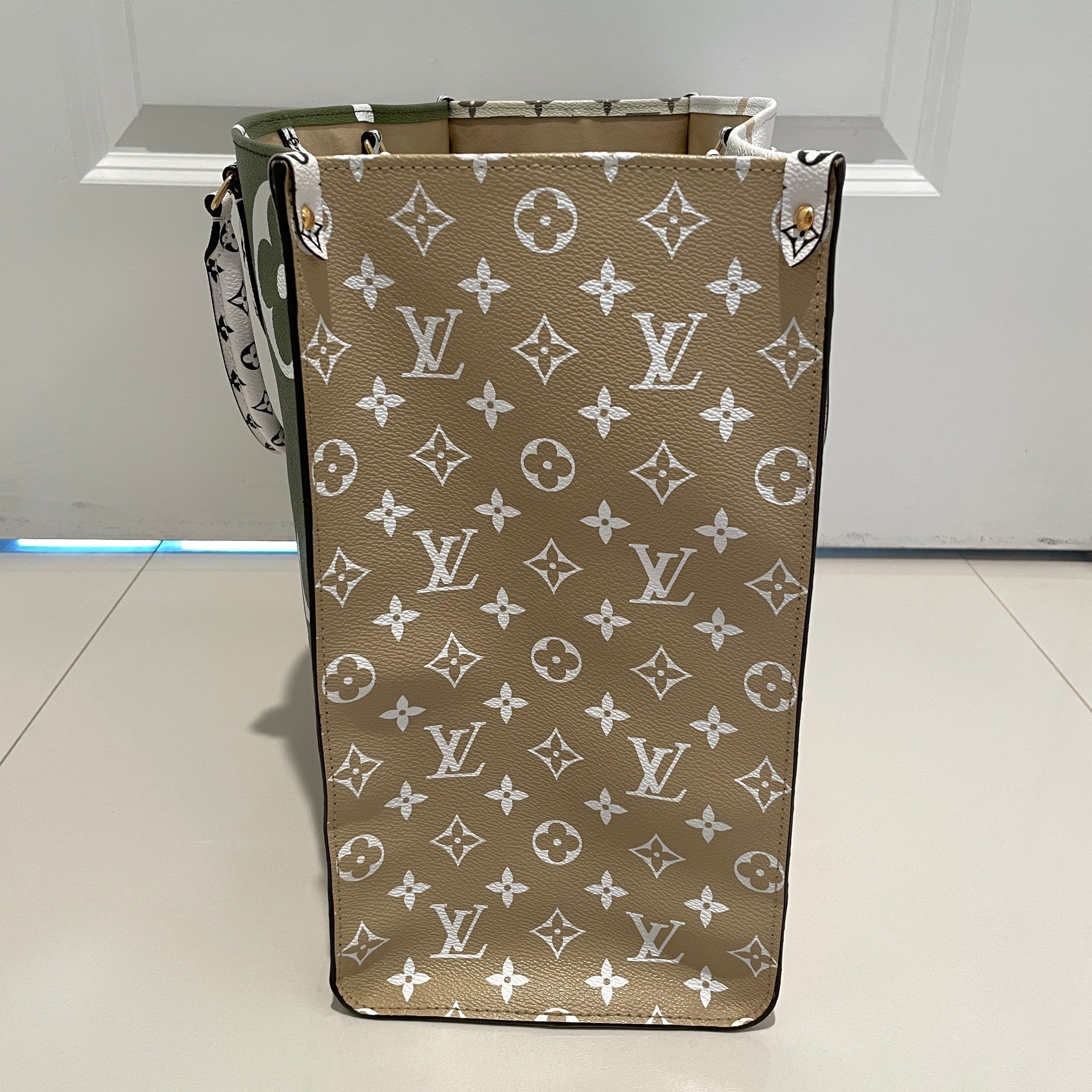 Louis Vuitton Giant Onthego Creme/Green – Luxi Bags