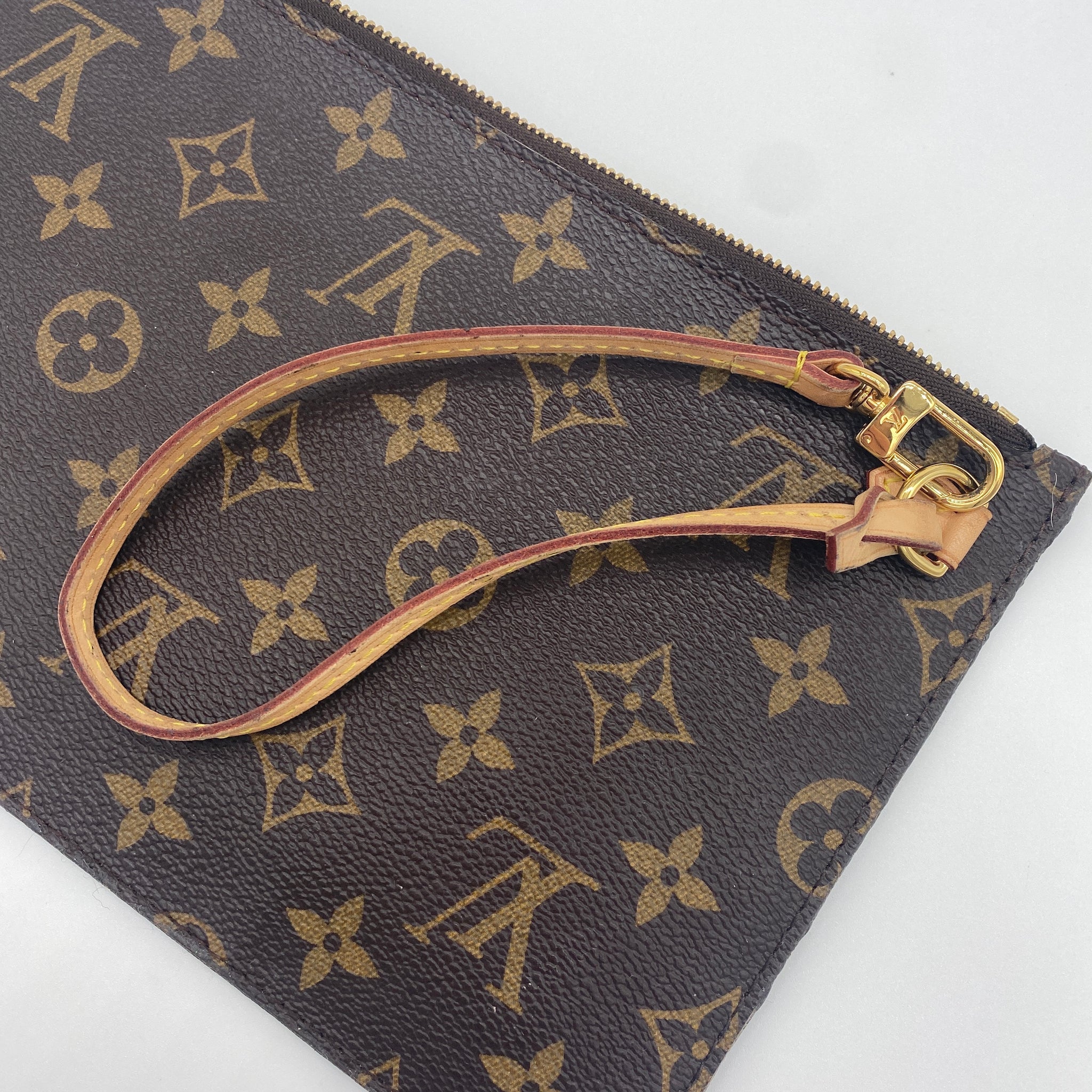 Louis Vuitton Neverfull Clutch Pochette Monogram – Luxi Bags