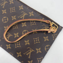 Load image into Gallery viewer, Louis Vuitton Neverfull Clutch Pochette Monogram
