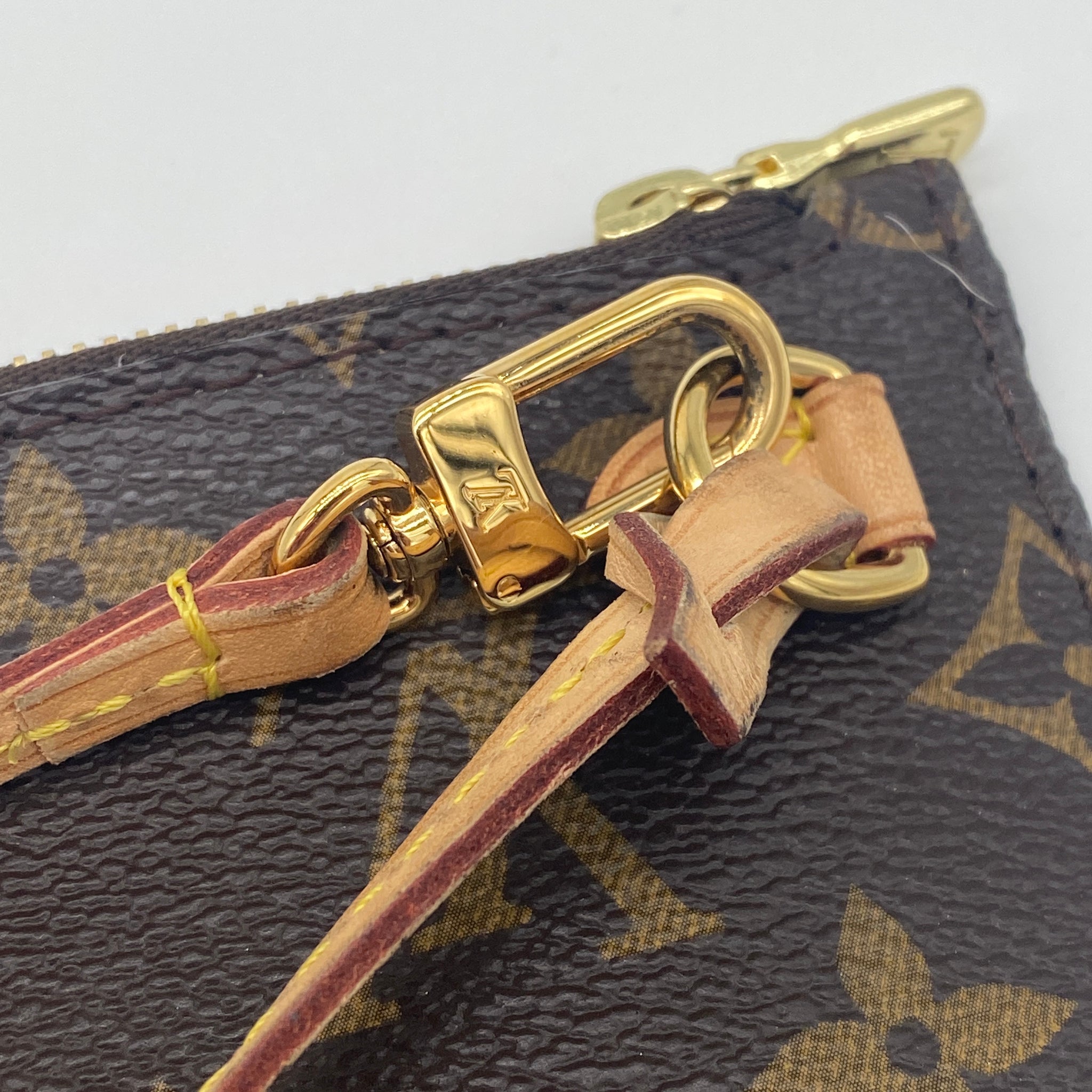 Louis Vuitton Neverfull MM Clutch Pochette – Luxi Bags