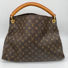 Load image into Gallery viewer, Louis Vuitton Artsy MM Monogram
