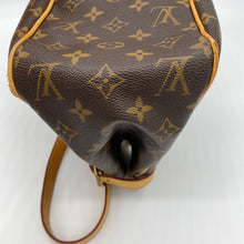 Load image into Gallery viewer, Louis Vuitton Batignolles Monogram
